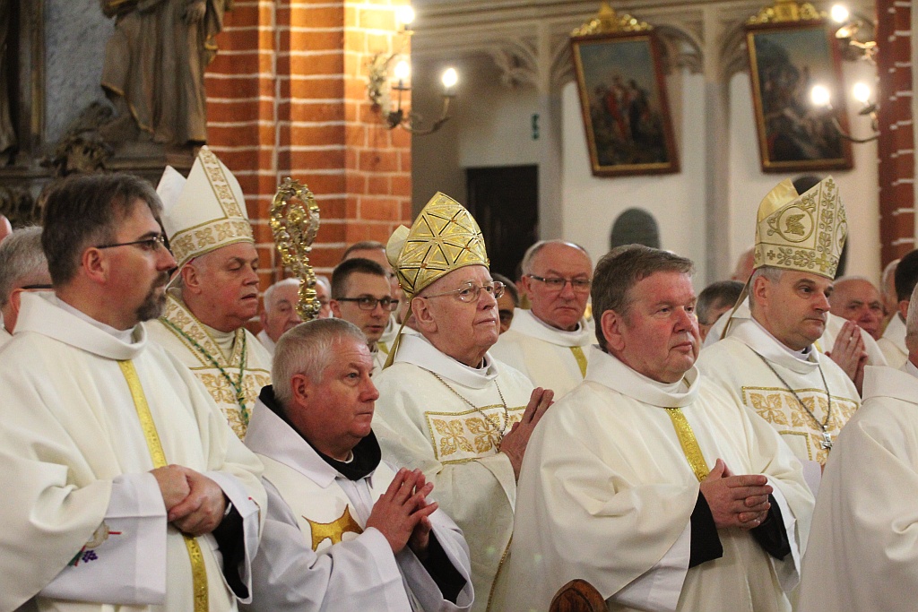 W katedrze ponad 150 księży uczestniczyło we Mszy Krzyżma
