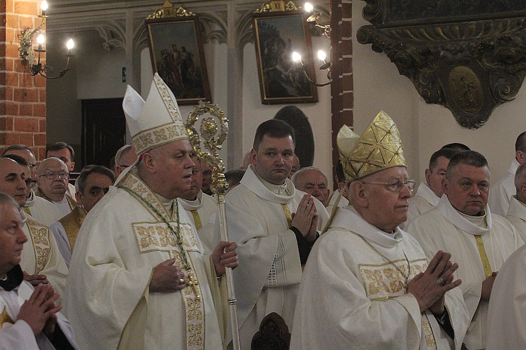 W katedrze ponad 150 księży uczestniczyło we Mszy Krzyżma