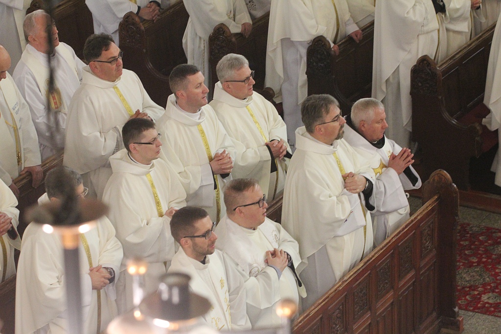 W katedrze ponad 150 księży uczestniczyło we Mszy Krzyżma
