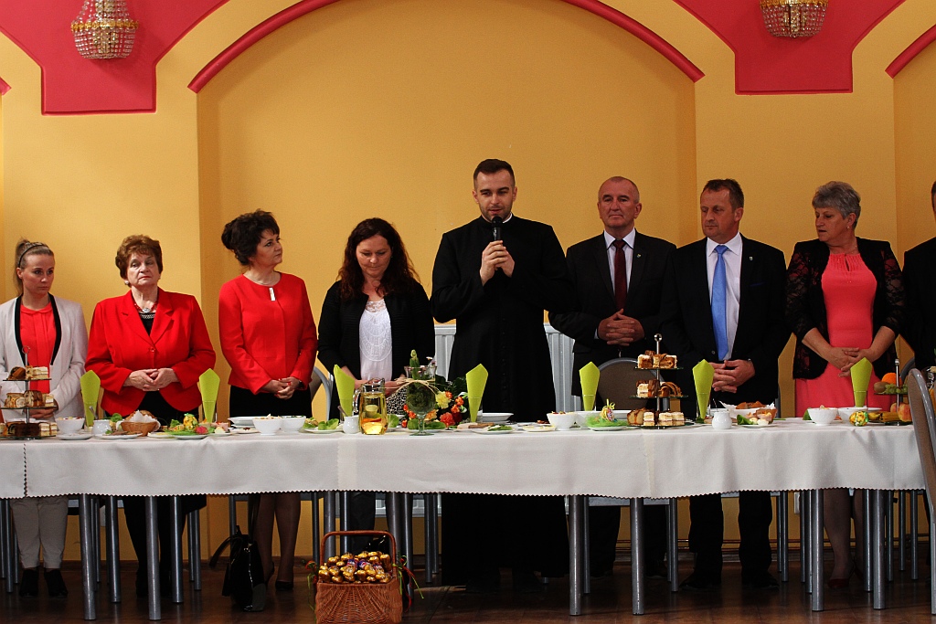 Śniadanie wielkanocne dla samotnych i potrzebujących