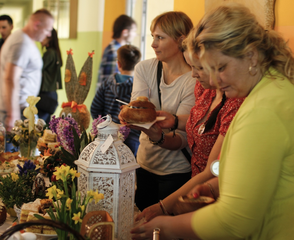 Smaczny i kolorowy jarmark wielkanocny w Miłkowicach