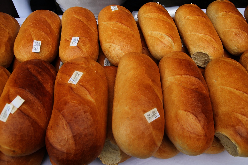 Po raz piętnasty rozdano legniczanom chleby, śledzie i grosze