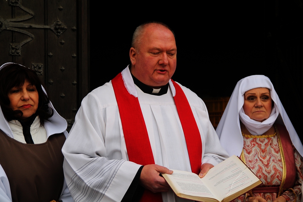 Po raz piętnasty rozdano legniczanom chleby, śledzie i grosze