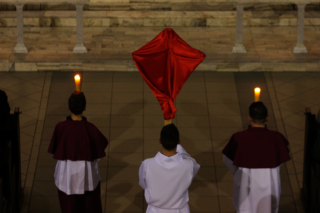 Wielki Piątek. Drugi dzień triduum. Dzień bez mszy świętej