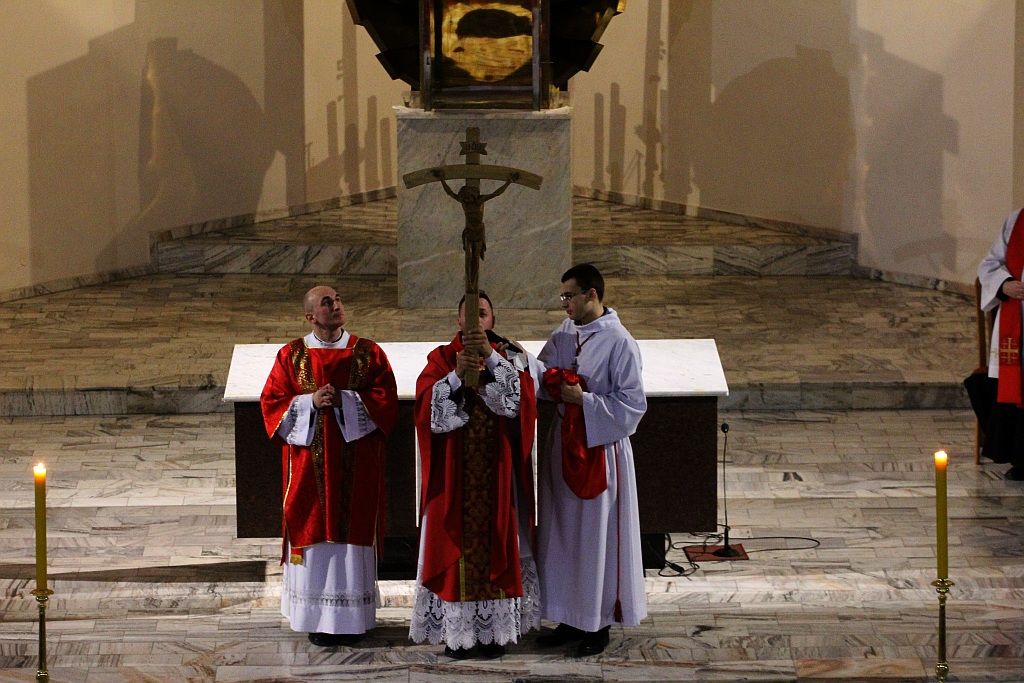 Wielki Piątek. Drugi dzień triduum. Dzień bez mszy świętej