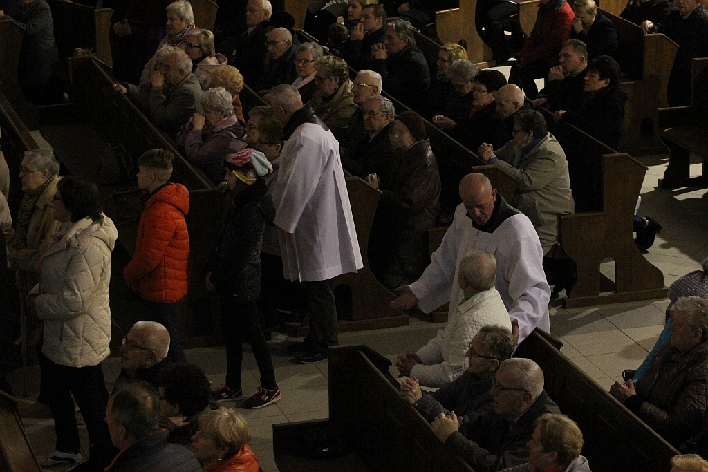 Wielki Piątek. Drugi dzień triduum. Dzień bez mszy świętej