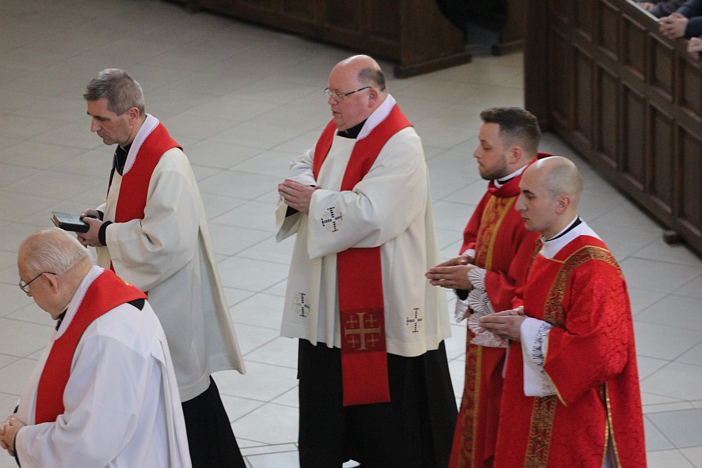 Wielki Piątek. Drugi dzień triduum. Dzień bez mszy świętej