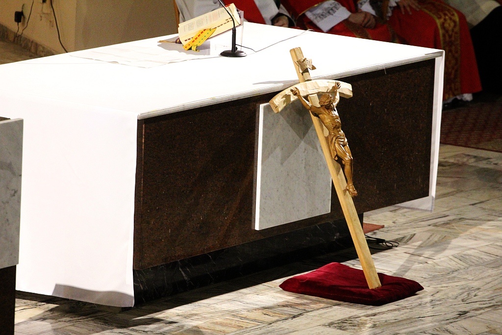 Wielki Piątek. Drugi dzień triduum. Dzień bez mszy świętej