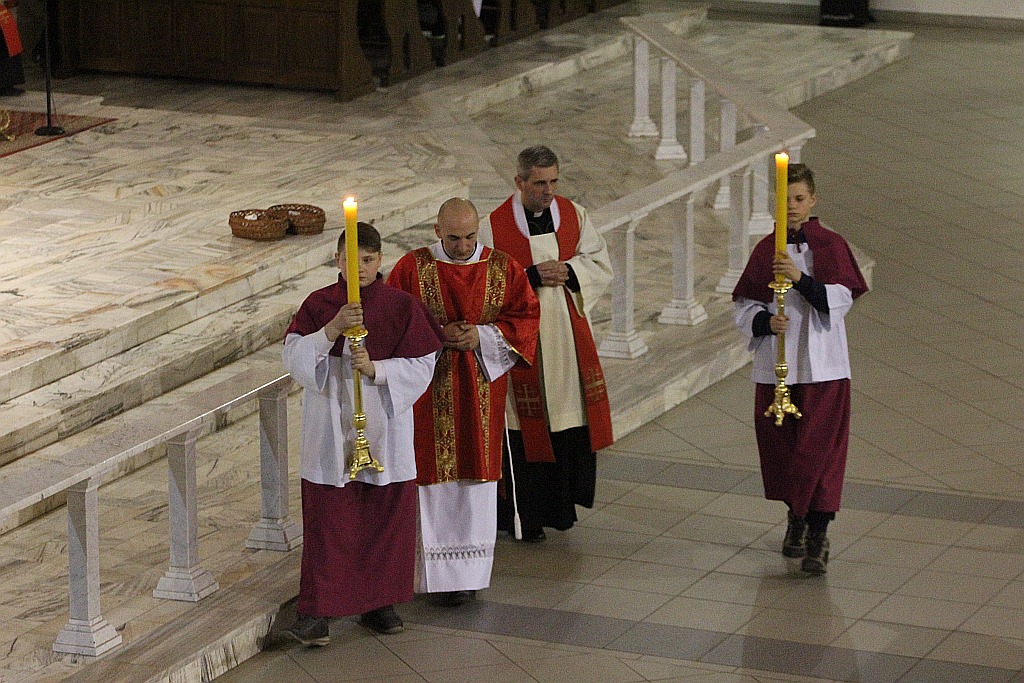 Wielki Piątek. Drugi dzień triduum. Dzień bez mszy świętej
