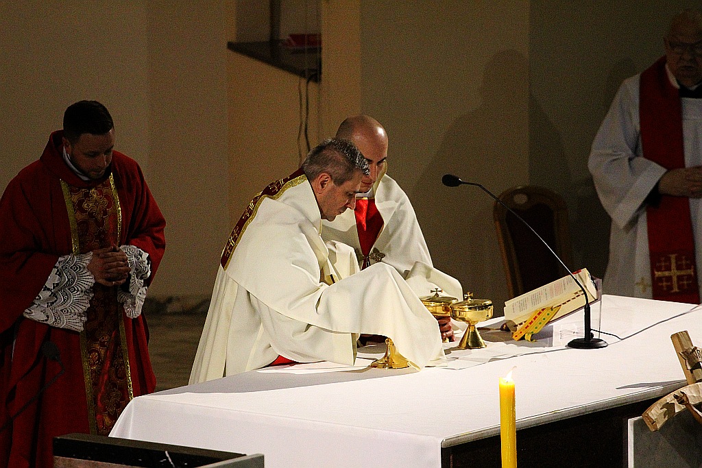 Wielki Piątek. Drugi dzień triduum. Dzień bez mszy świętej