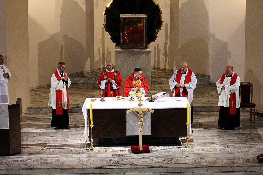 Wielki Piątek. Drugi dzień triduum. Dzień bez mszy świętej