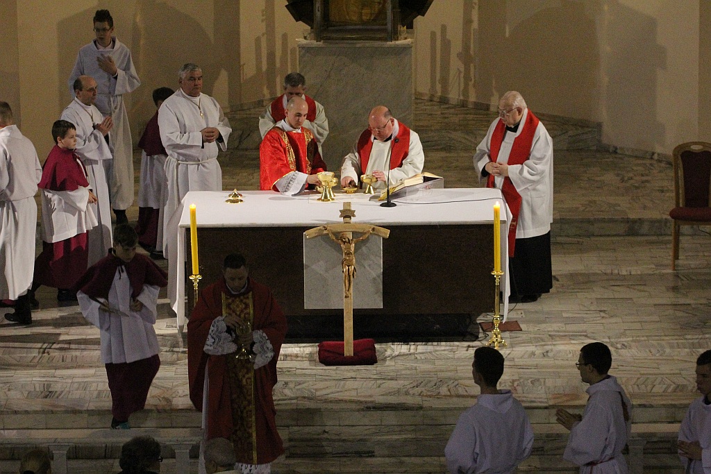 Wielki Piątek. Drugi dzień triduum. Dzień bez mszy świętej