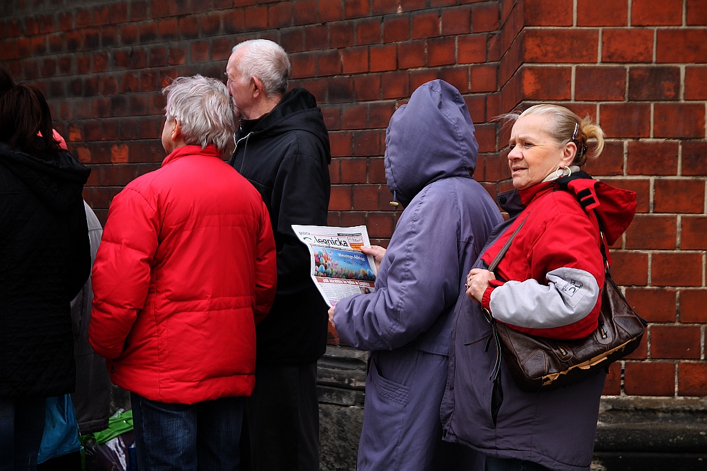 Po raz piętnasty rozdano legniczanom chleby, śledzie i grosze