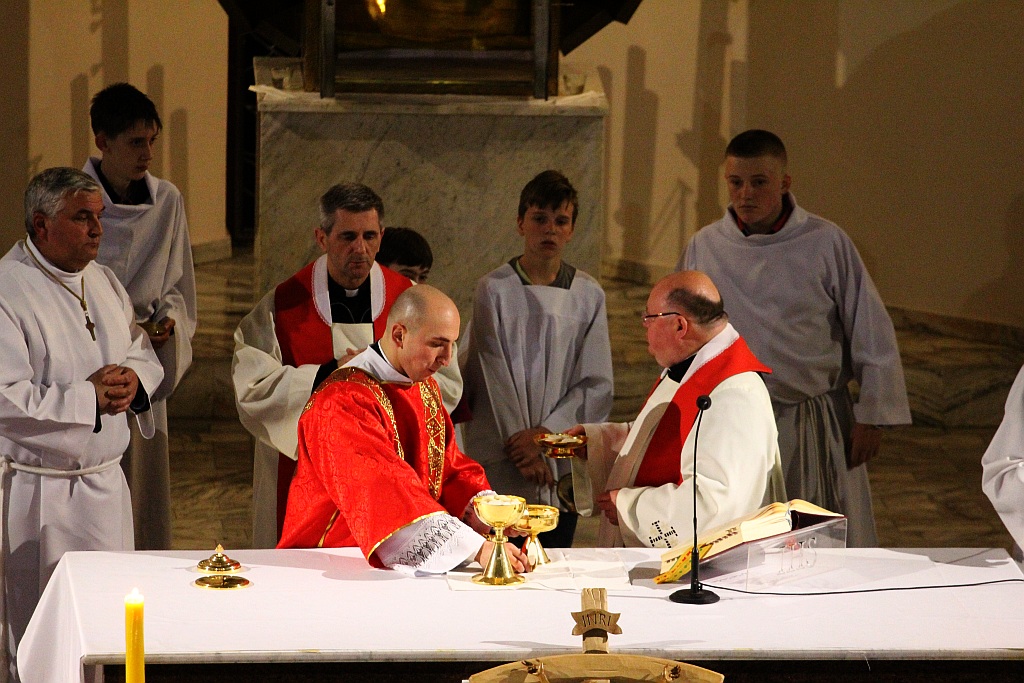 Wielki Piątek. Drugi dzień triduum. Dzień bez mszy świętej