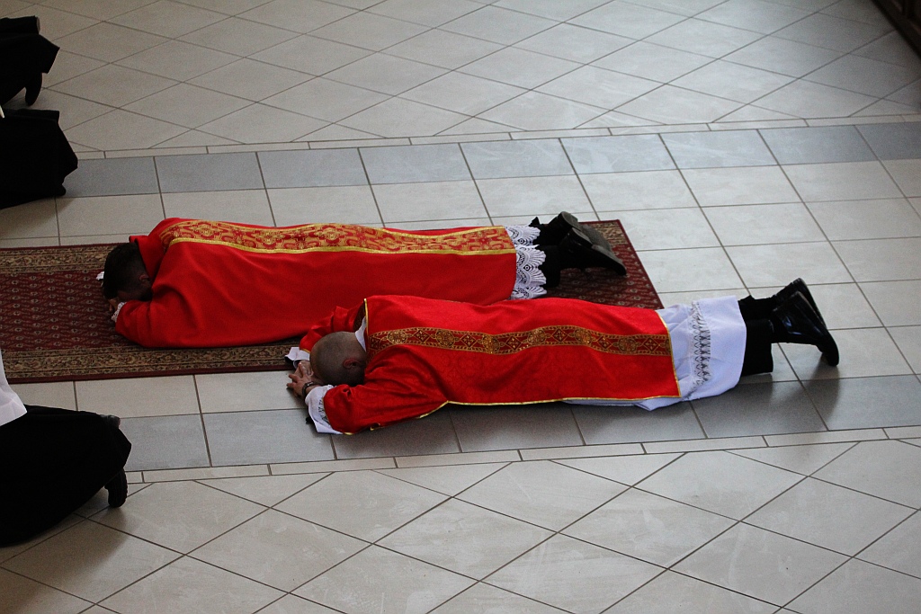 Wielki Piątek. Drugi dzień triduum. Dzień bez mszy świętej