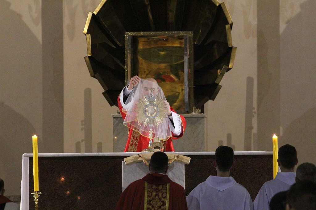 Wielki Piątek. Drugi dzień triduum. Dzień bez mszy świętej