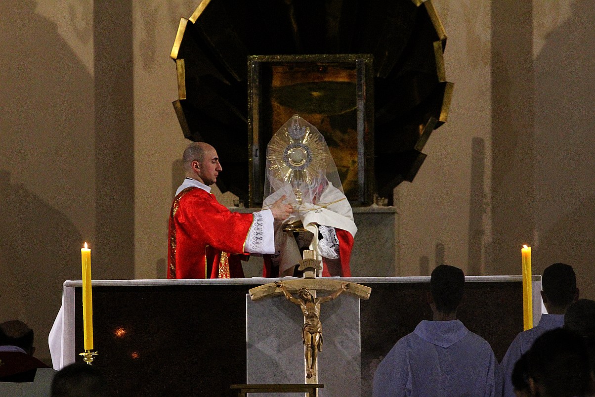 Wielki Piątek. Drugi dzień triduum. Dzień bez mszy świętej