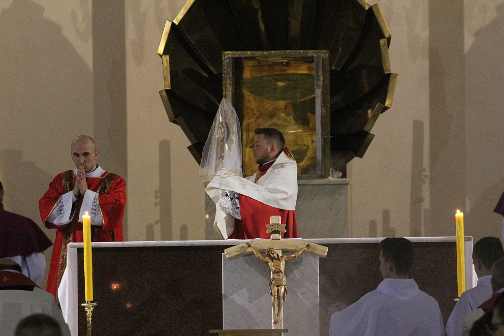 Wielki Piątek. Drugi dzień triduum. Dzień bez mszy świętej