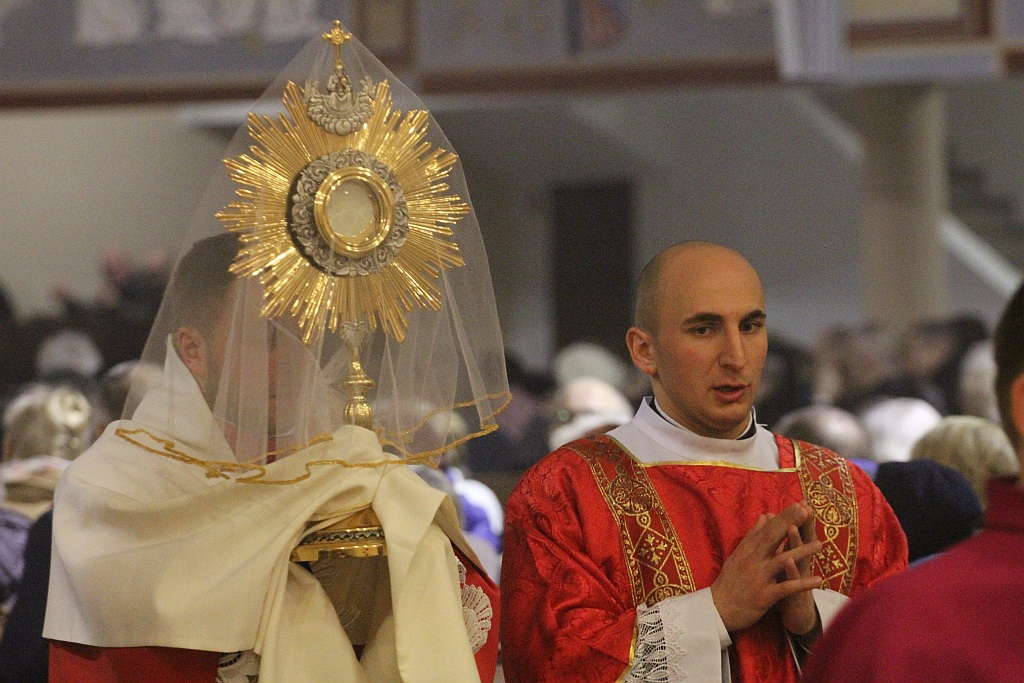 Wielki Piątek. Drugi dzień triduum. Dzień bez mszy świętej