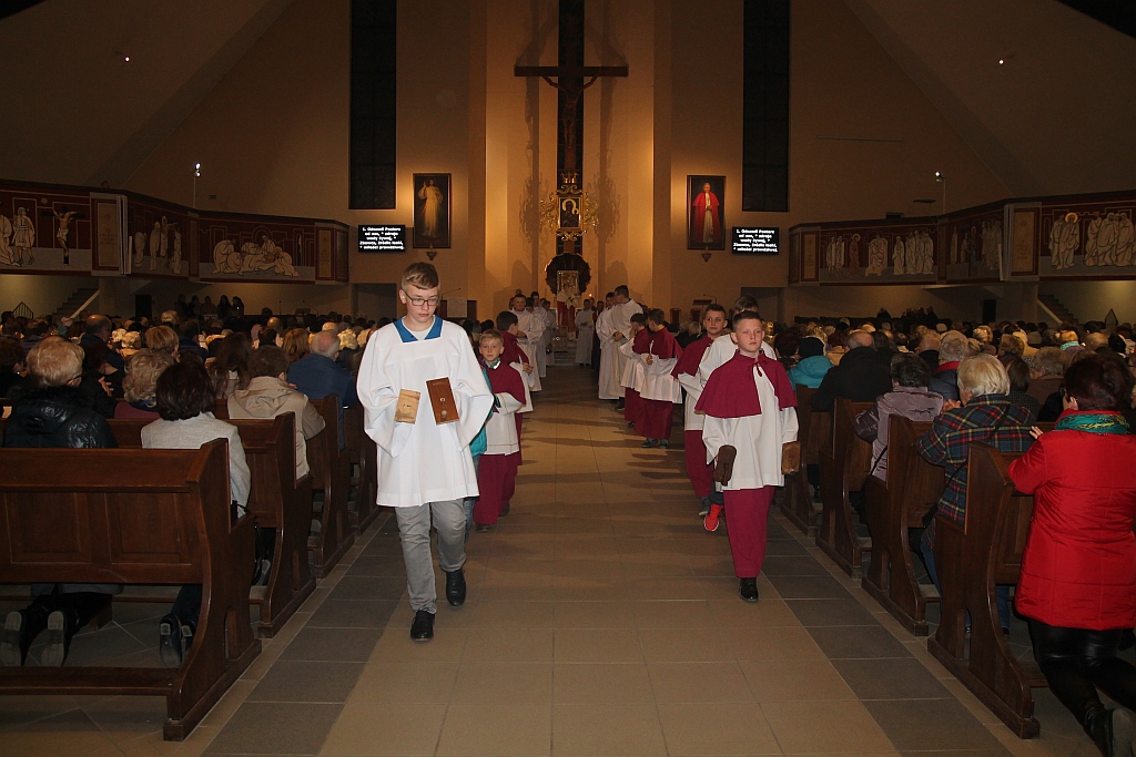 Wielki Piątek. Drugi dzień triduum. Dzień bez mszy świętej