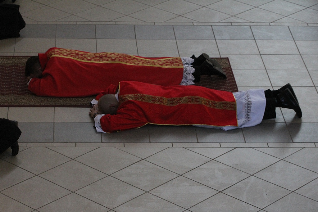 Wielki Piątek. Drugi dzień triduum. Dzień bez mszy świętej