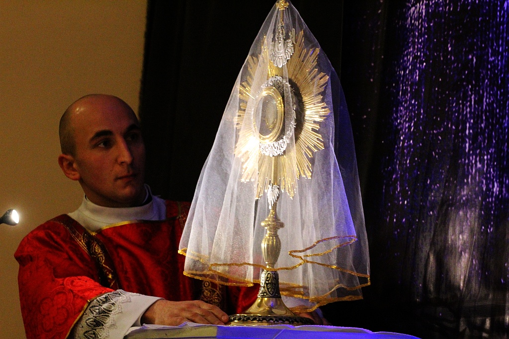 Wielki Piątek. Drugi dzień triduum. Dzień bez mszy świętej