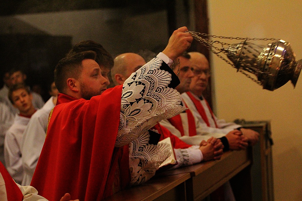 Wielki Piątek. Drugi dzień triduum. Dzień bez mszy świętej