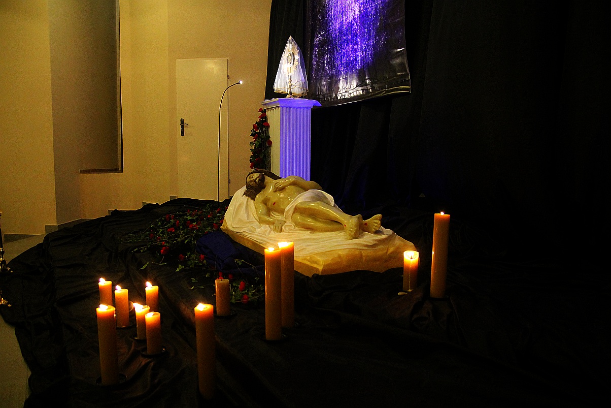 Wielki Piątek. Drugi dzień triduum. Dzień bez mszy świętej