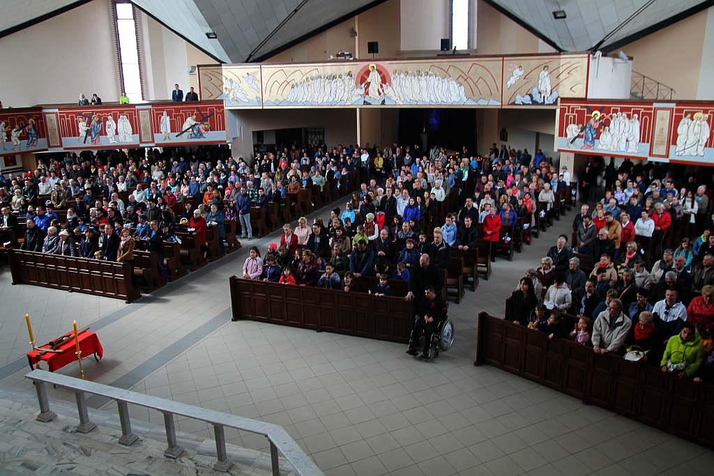 Święcenie pokarmów w kościele Matki Bożej Królowej Polski
