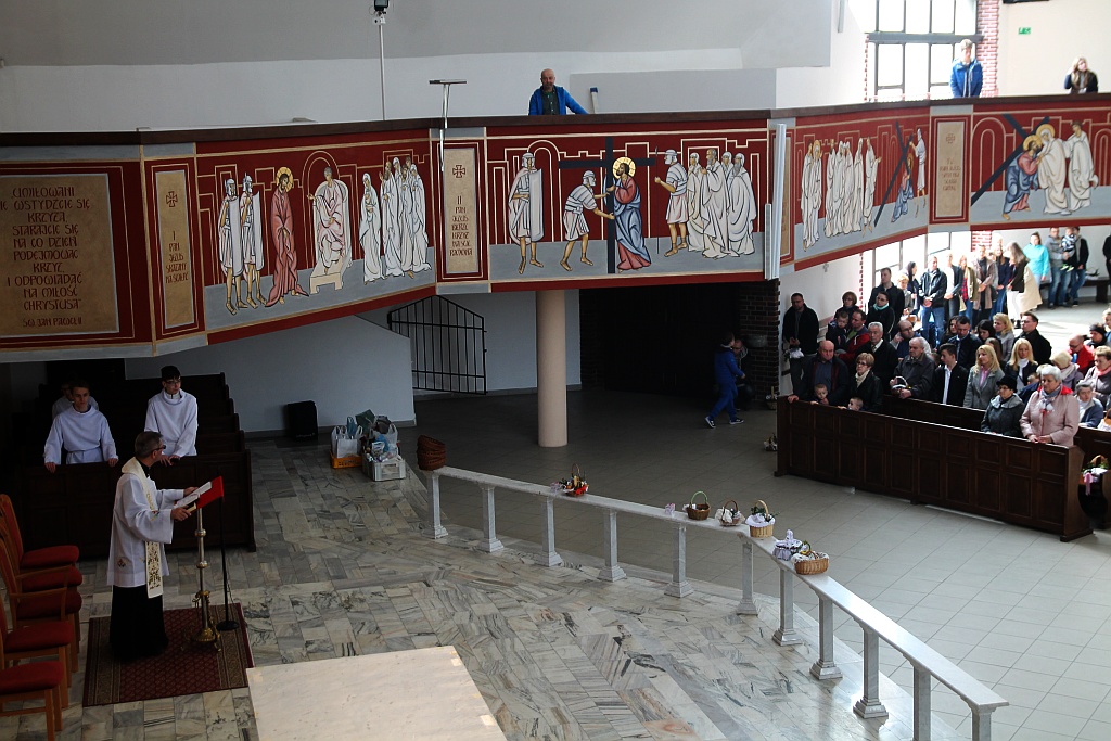 Święcenie pokarmów w kościele Matki Bożej Królowej Polski
