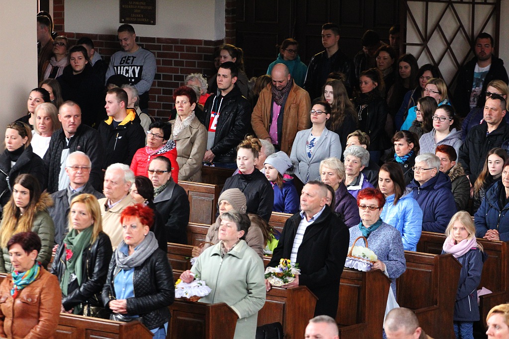 Święcenie pokarmów w kościele Matki Bożej Królowej Polski
