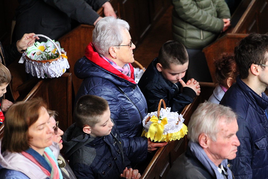 Święcenie pokarmów w kościele Matki Bożej Królowej Polski

