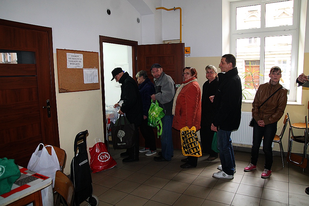 Śniadanie z księdzem Gackiem. Był żurek, kiełbasa i paczki