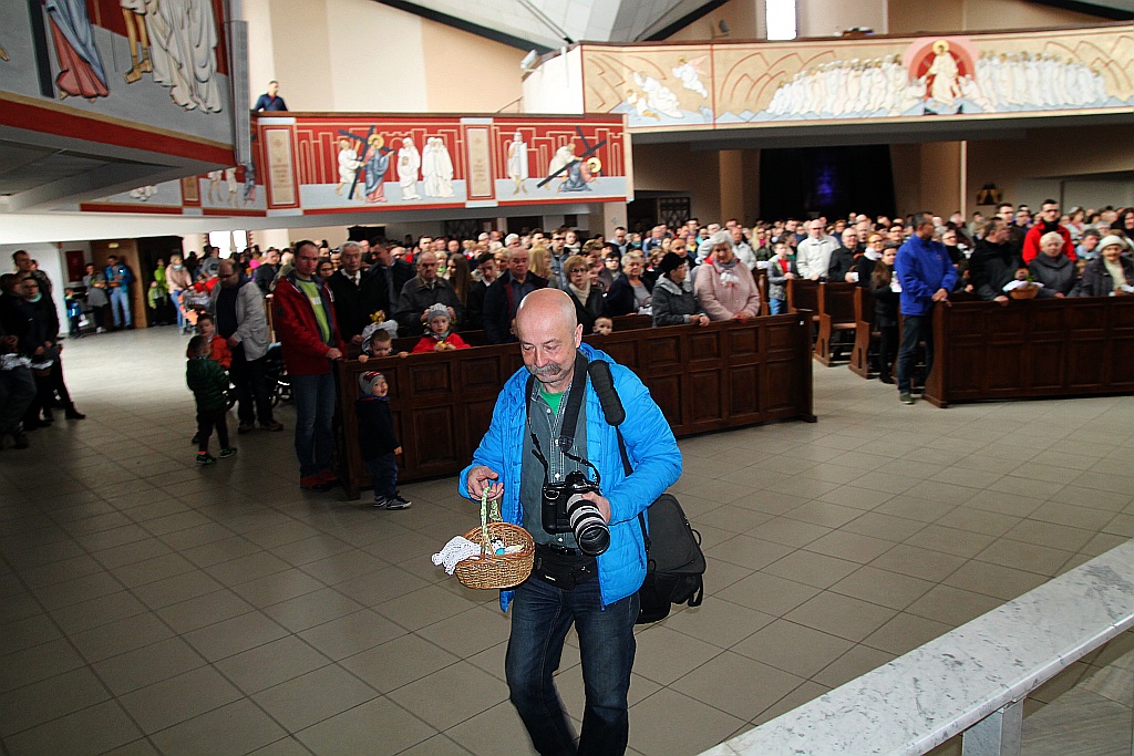 Święcenie pokarmów w kościele Matki Bożej Królowej Polski
