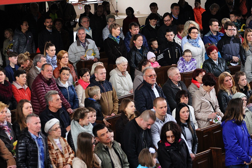 Święcenie pokarmów w kościele Matki Bożej Królowej Polski
