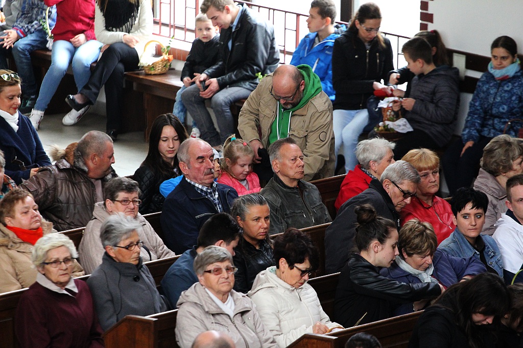 Święcenie pokarmów w kościele Matki Bożej Królowej Polski

