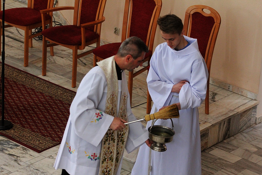 Święcenie pokarmów w kościele Matki Bożej Królowej Polski
