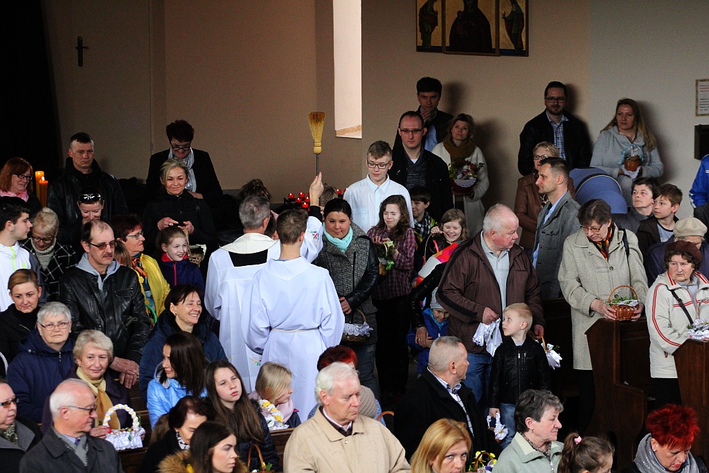 Święcenie pokarmów w kościele Matki Bożej Królowej Polski
