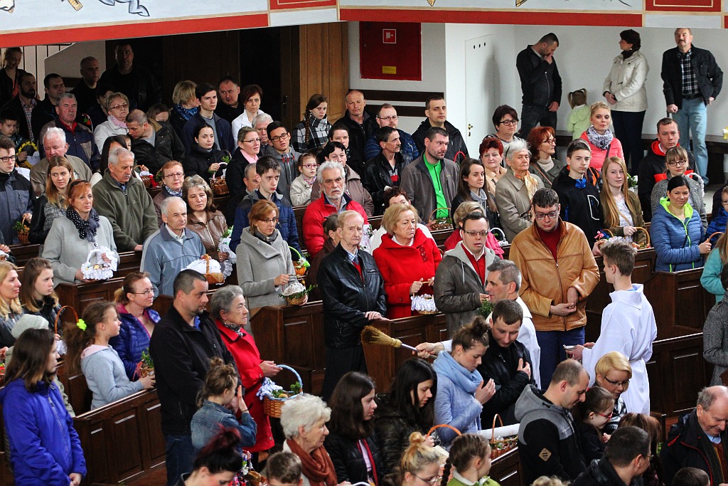 Święcenie pokarmów w kościele Matki Bożej Królowej Polski
