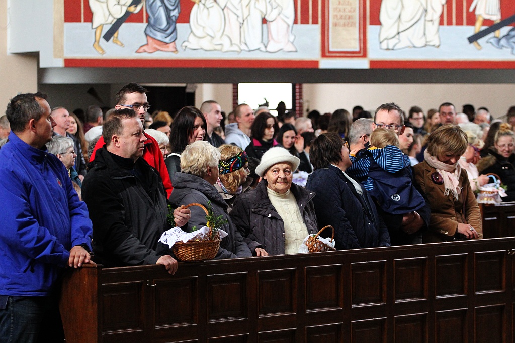 Święcenie pokarmów w kościele Matki Bożej Królowej Polski
