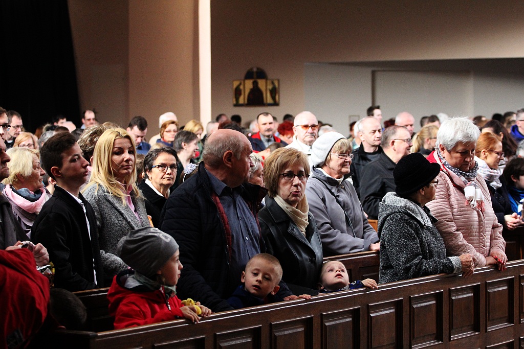 Święcenie pokarmów w kościele Matki Bożej Królowej Polski
