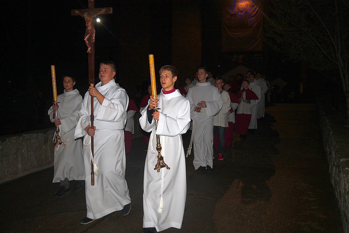 Liturgia Wigilii Paschalnej  z procesją rezurekcyjną