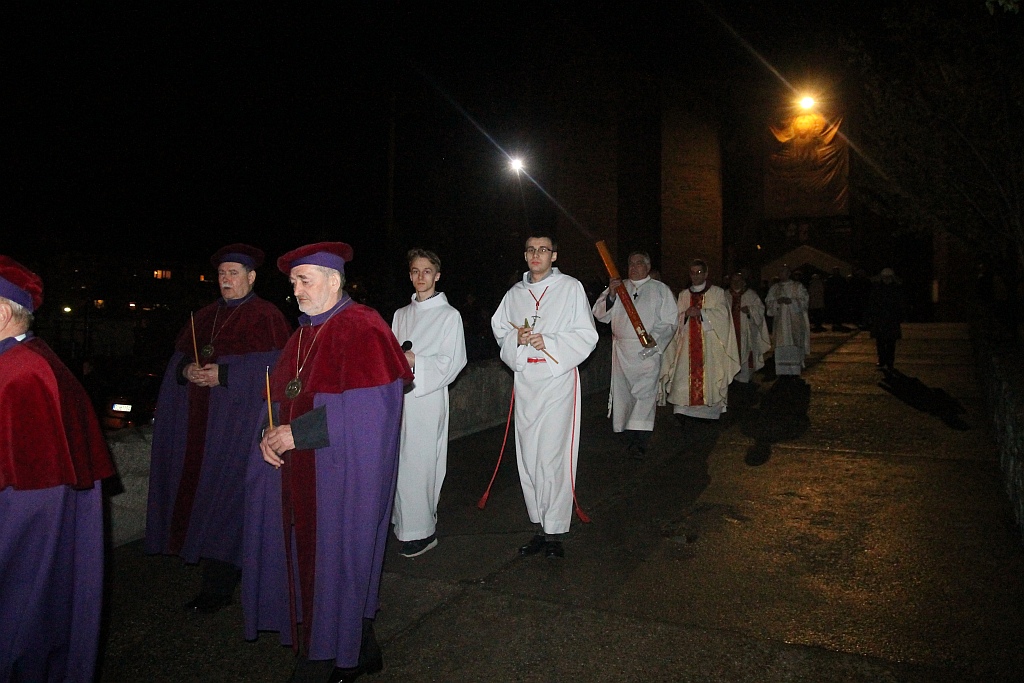 Liturgia Wigilii Paschalnej  z procesją rezurekcyjną