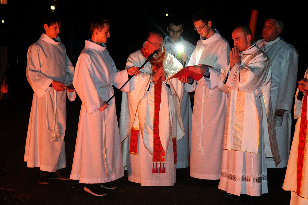 Liturgia Wigilii Paschalnej  z procesją rezurekcyjną