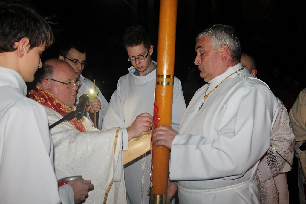 Liturgia Wigilii Paschalnej  z procesją rezurekcyjną