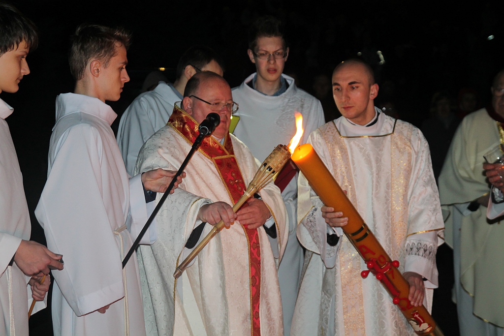 Liturgia Wigilii Paschalnej  z procesją rezurekcyjną