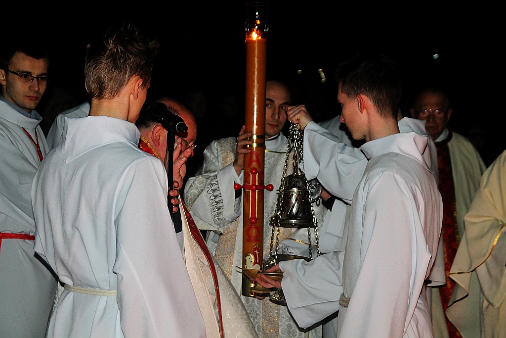 Liturgia Wigilii Paschalnej  z procesją rezurekcyjną