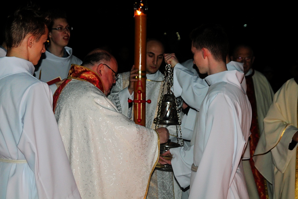 Liturgia Wigilii Paschalnej  z procesją rezurekcyjną