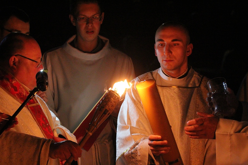 Liturgia Wigilii Paschalnej  z procesją rezurekcyjną