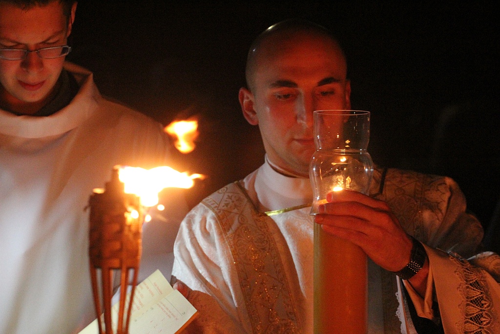 Liturgia Wigilii Paschalnej  z procesją rezurekcyjną